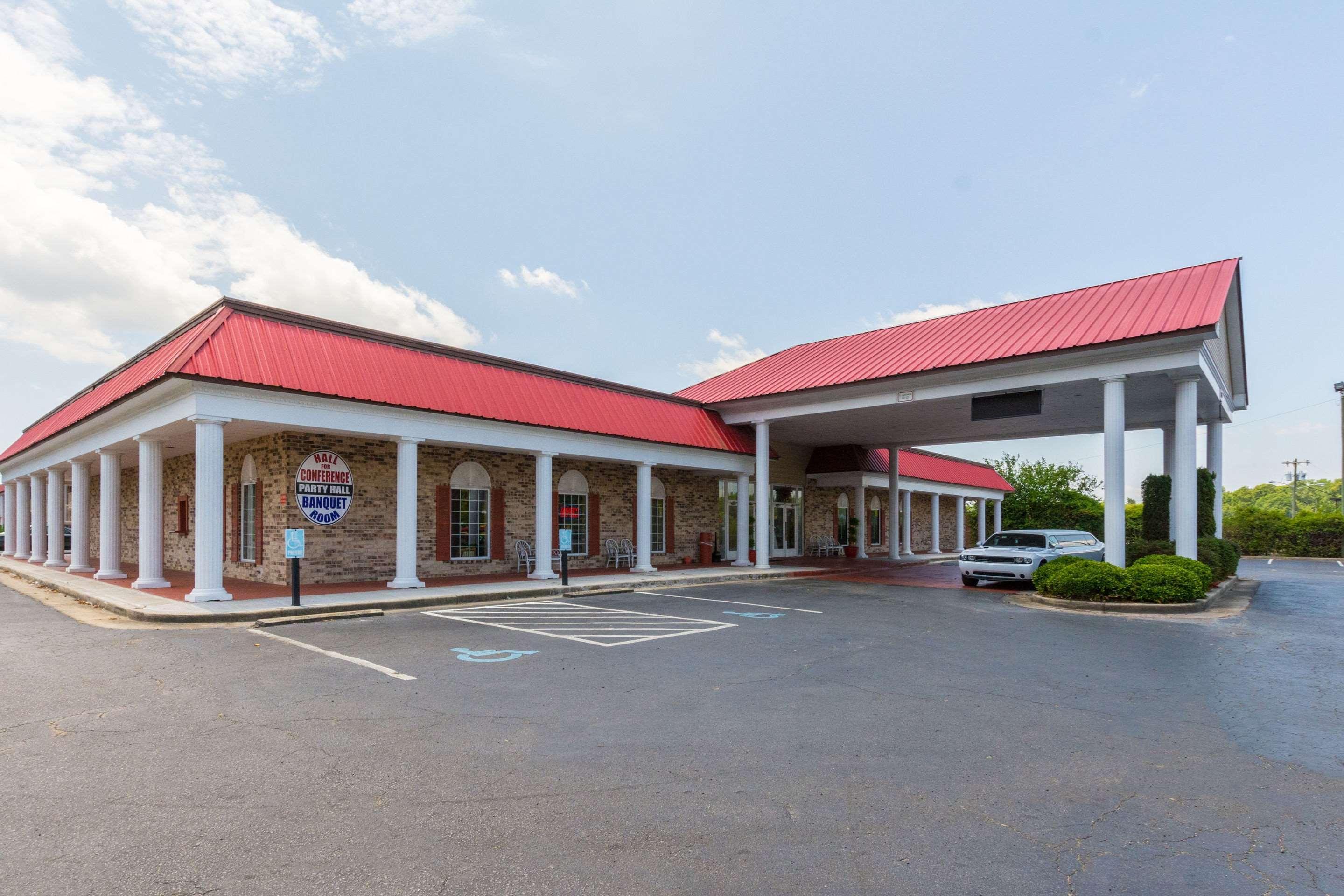 Econo Lodge Inn & Suites Orangeburg Exterior photo