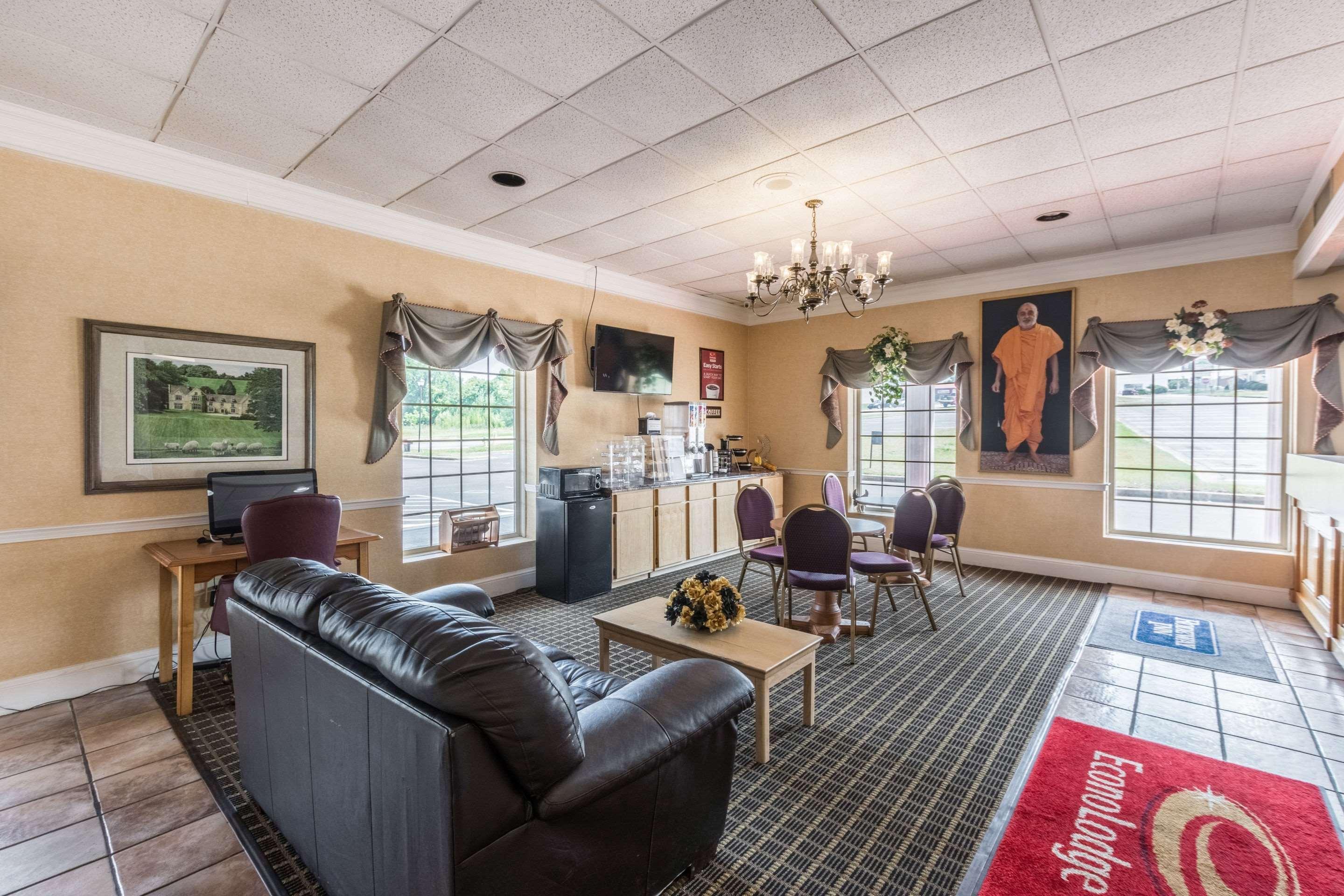 Econo Lodge Inn & Suites Orangeburg Exterior photo