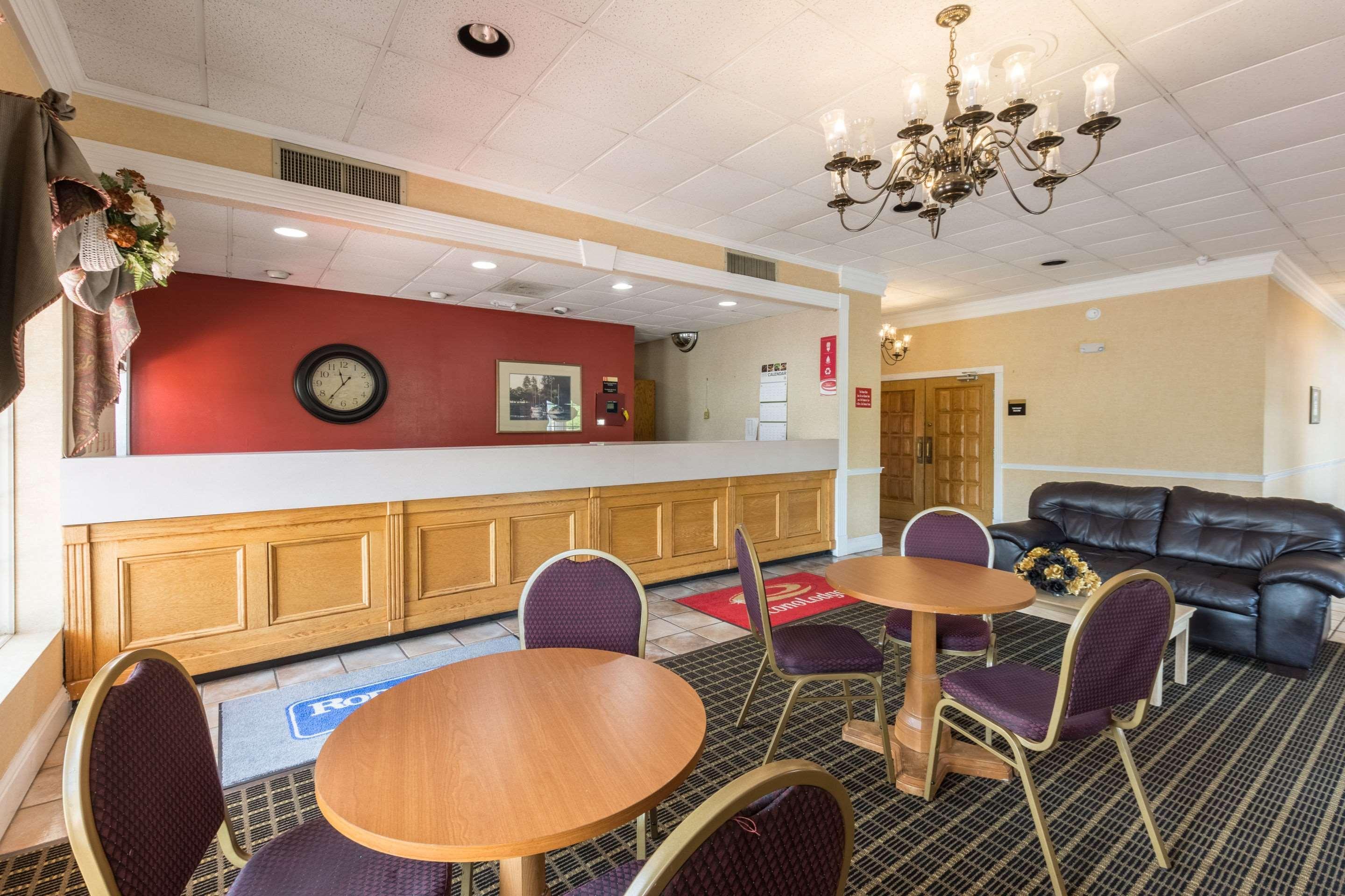 Econo Lodge Inn & Suites Orangeburg Exterior photo