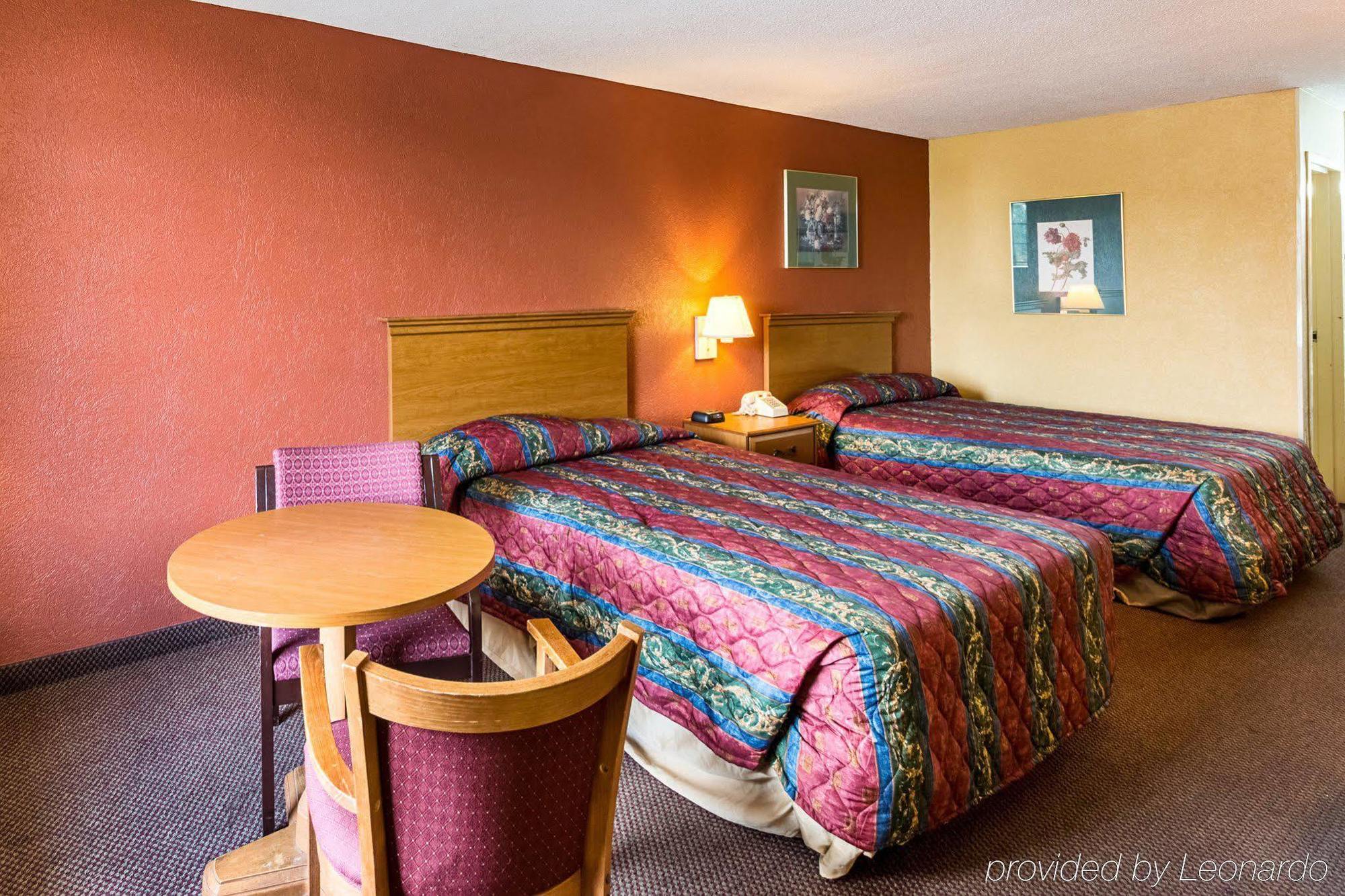 Econo Lodge Inn & Suites Orangeburg Exterior photo
