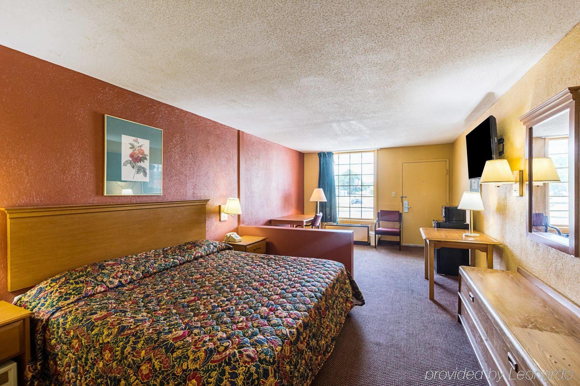 Econo Lodge Inn & Suites Orangeburg Exterior photo